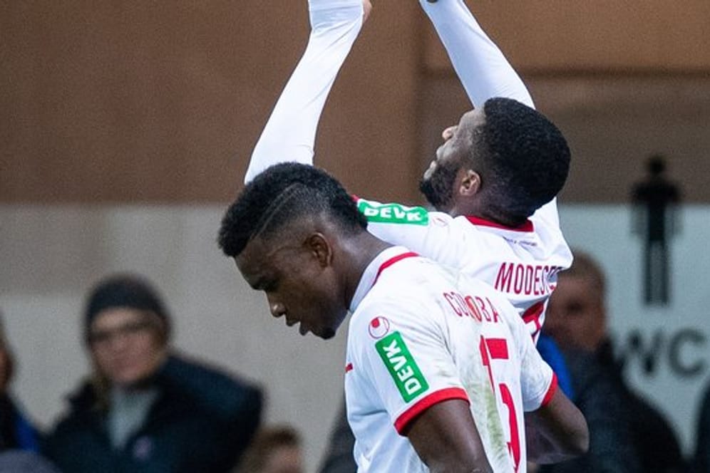 Durfte über ein Tor, aber nicht über den Sieg in Paderborn jubeln: FC-Rückkehrer Anthony Modeste (r).
