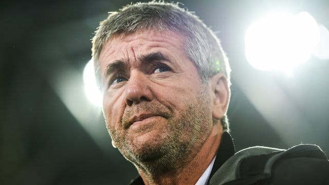 Schaut dem Rhein-Derby gegen Leverkusen zuversichtlich entgegen: Fortuna-Coach Friedhelm Funkel. Schaut dem Rhein-Derby gegen Leverkusen zuversichtlich entgegen: Fortuna-Coach Friedhelm Funkel.