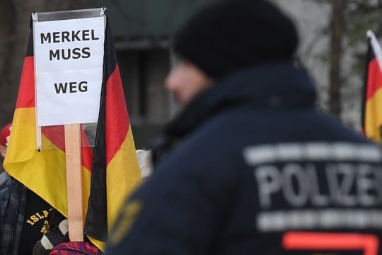 Plakat bei einer Demonstration in Chemnitz im November letzten Jahres.