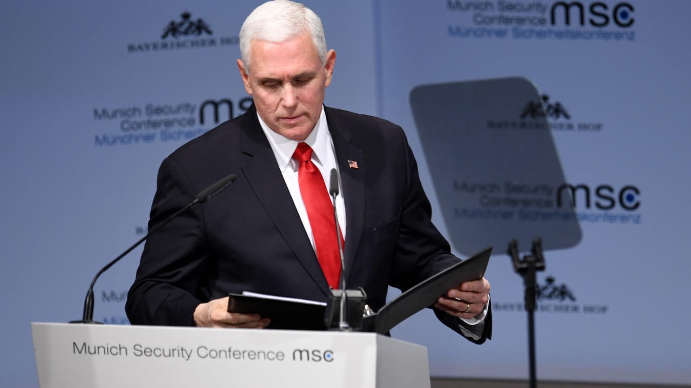Mike Pence: Während die Bundeskanzlerin für ihre Rede stehenden Applaus erntete, bekam der US-Vizepräsident nur einen kurzen Beifall von den Teilnehmern der Münchener Sicherheitskonferenz.