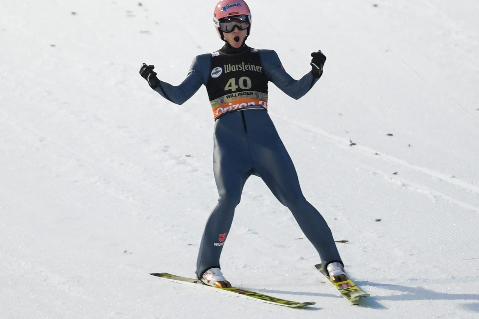 Jubel auf der Mühlenkopfschanze: Karl Geiger kam in Willingen in zweiten Sprung auf über 150 Meter.