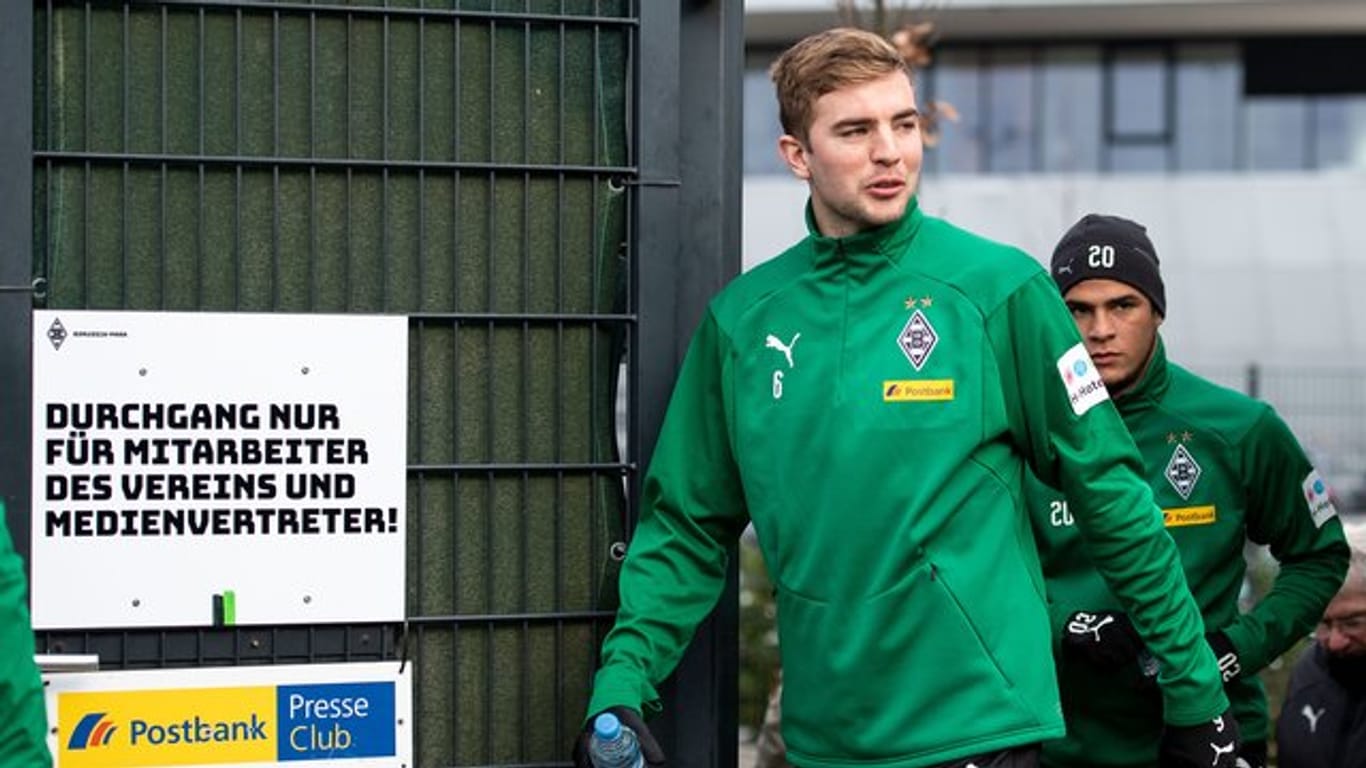 Gladbachs Christoph Kramer (l) hält nichts von Mentalitäts-Debatten im Fußball.