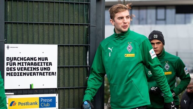 Gladbachs Christoph Kramer (l) hält nichts von Mentalitäts-Debatten im Fußball. Gladbachs Christoph Kramer (l) hält nichts von Mentalitäts-Debatten im Fußball.
