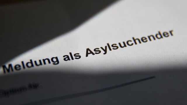 In den vergangenen vier Jahren beantragten in Deutschland etwa 180 Menschen aus Saudi-Arabien Asyl in Deutschland. In den vergangenen vier Jahren beantragten in Deutschland etwa 180 Menschen aus Saudi-Arabien Asyl in Deutschland.