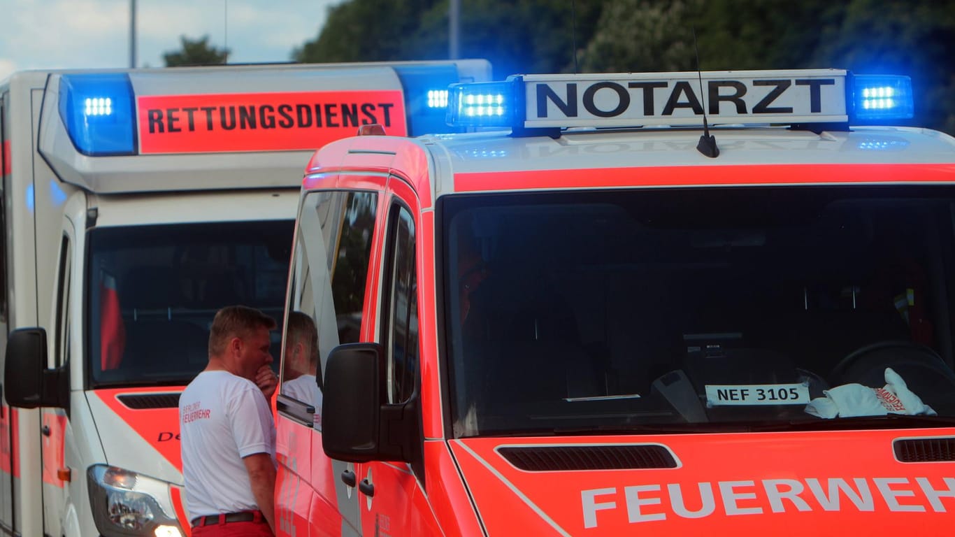 Schwerer Unfall: Ein 73-jähriger Fußgänger ist in Langenhagen nahe Hannover von einem Auto angefahren und lebensgefährlich verletzt worden. (Symbolbild)