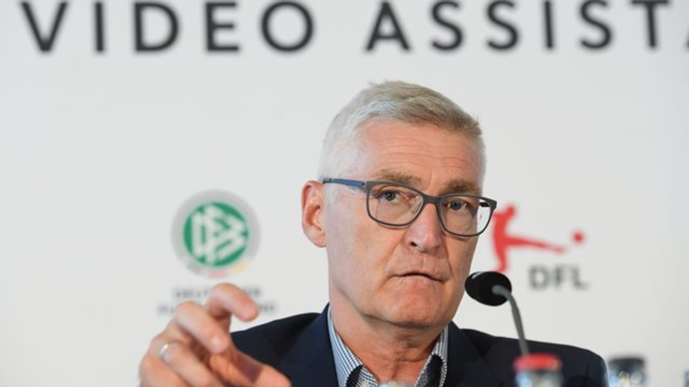 Redebedarf in Sachen Handspiel-Debatte: DFB-Schiedsrichter-Obmann Lutz Michael Fröhlich.