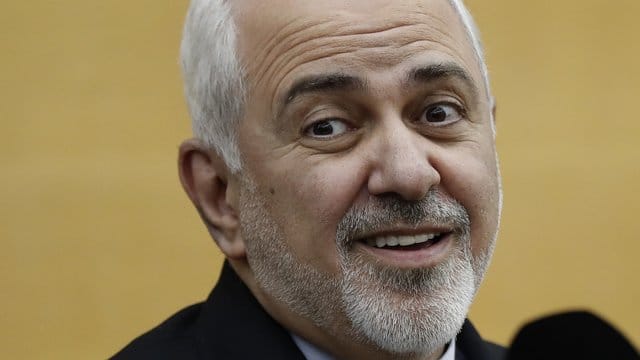 Außenminister Sarif warf den USA "hasserfüllte Anschuldigungen", "Feindseligkeit" und "Dämonisierung" des Irans vor. Außenminister Sarif warf den USA "hasserfüllte Anschuldigungen", "Feindseligkeit" und "Dämonisierung" des Irans vor.