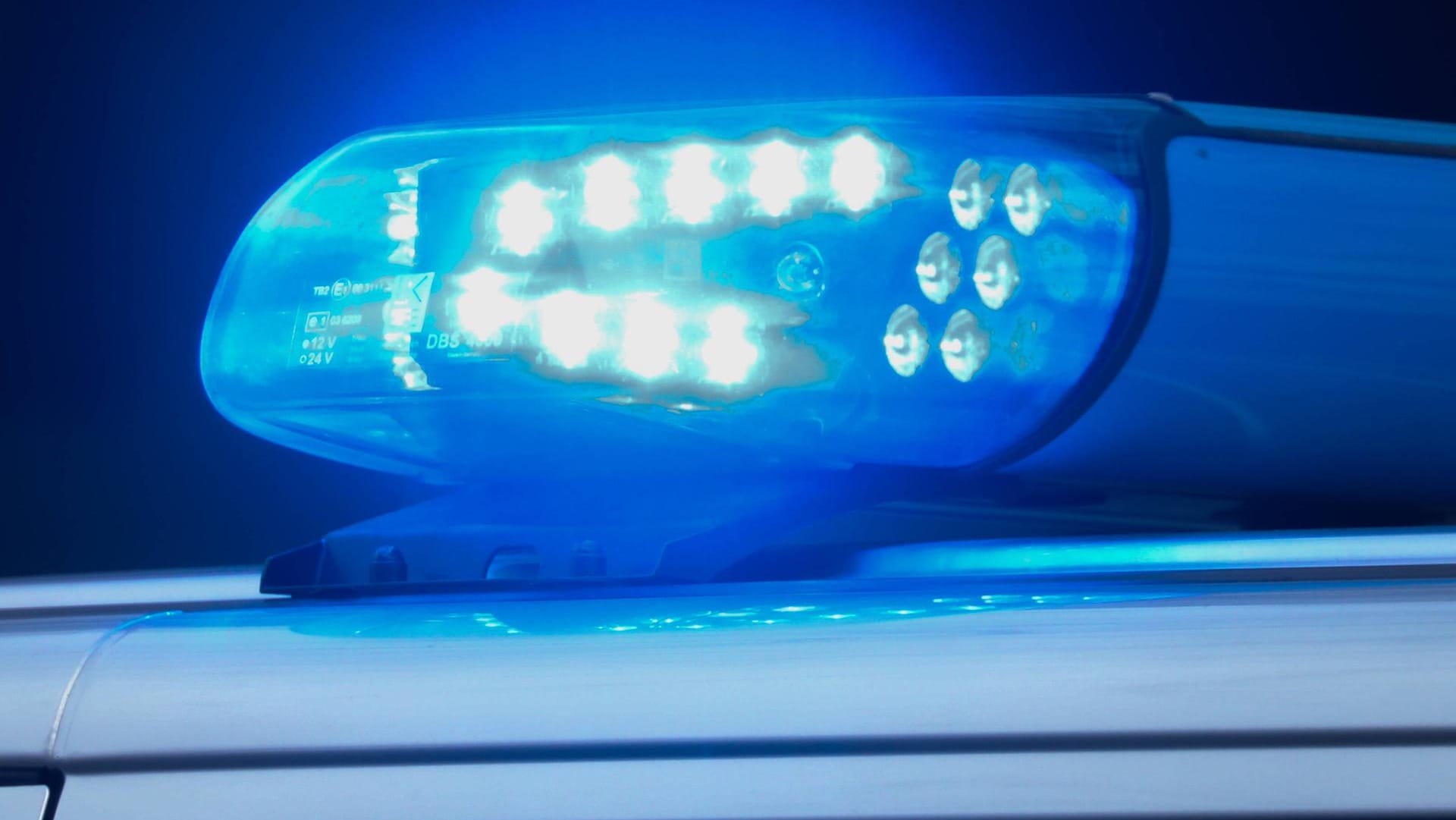 Polizei Blaulicht: In Saarlouis bekämpfen sich offenbar zwei Jugendgruppen. (Symbolbild) Polizei Blaulicht: In Saarlouis bekämpfen sich offenbar zwei Jugendgruppen. (Symbolbild)