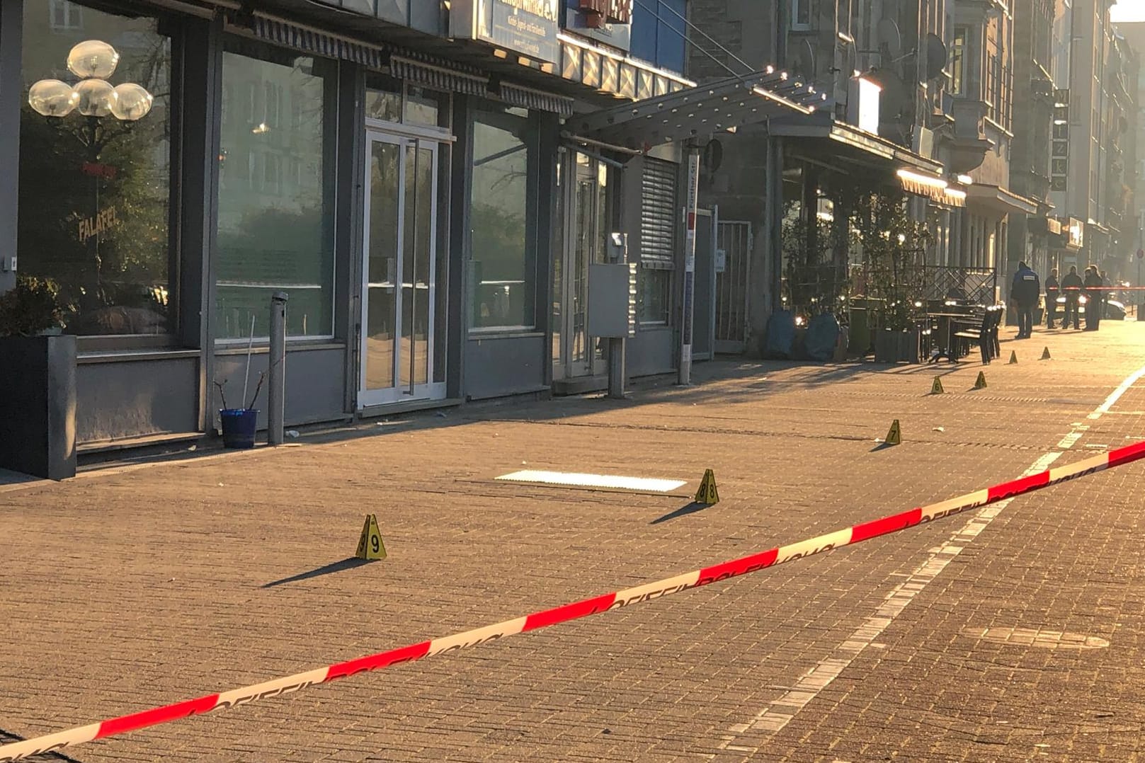 Der Tatort in Nürnberg: Hier hatte ein Mann eine junge Frau mit einem Messer verletzt.