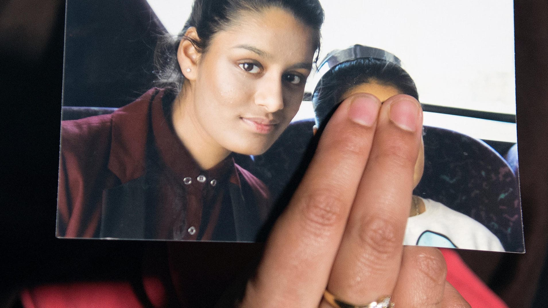 Ein Foto von Shamima Begum: Die 19-jährige IS-Anhängerin hat in einem kurdischen Gefangenenlager ein Kind zur Welt gebracht. Sie will zurück nach Großbritannien.