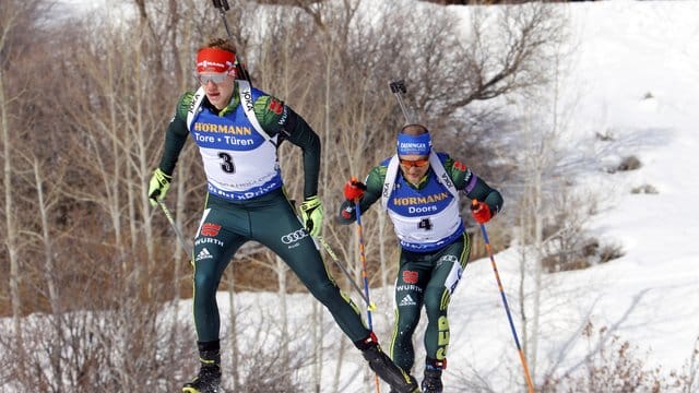 Die deutschen Biathleten Roman Rees (l) und Erik Lesser (r).