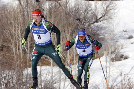 Die deutschen Biathleten Roman Rees (l) und Erik Lesser (r).