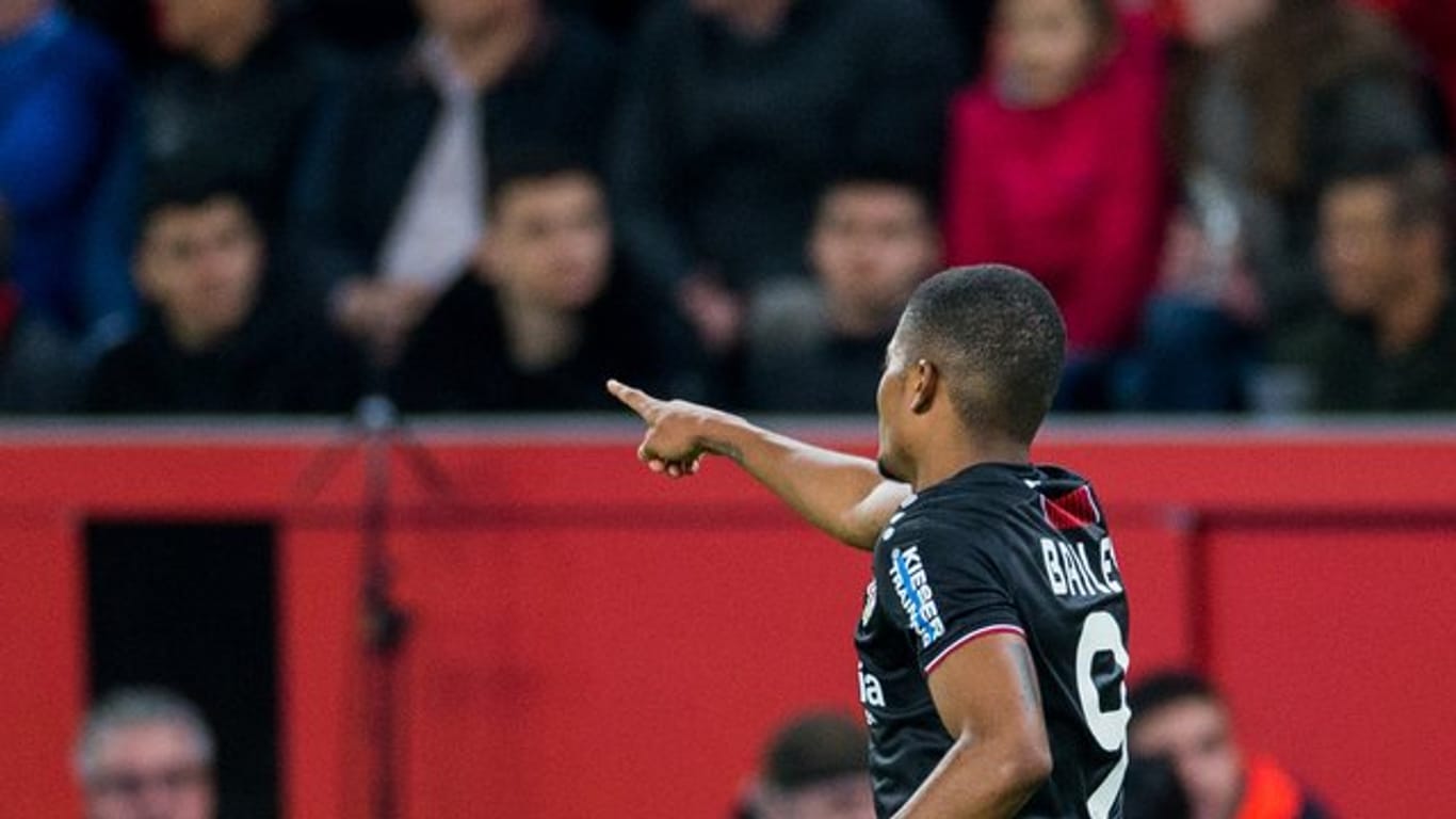 Machte den Deckel drauf: Leverkusens Leon Bailey feiert sein Tor zum 2:0.