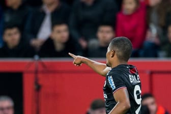 Machte den Deckel drauf: Leverkusens Leon Bailey feiert sein Tor zum 2:0.
