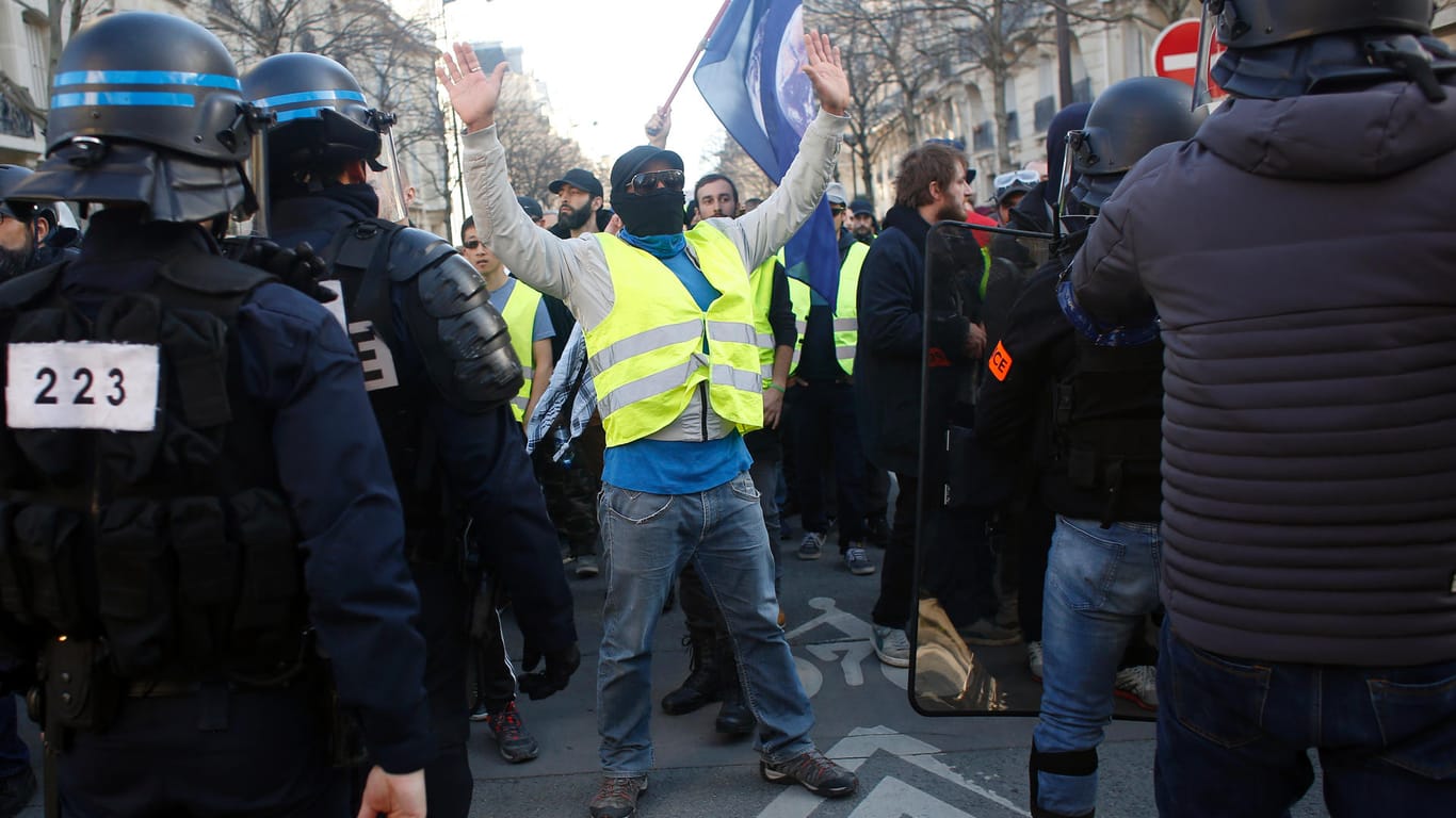 Gelbwesten-Proteste in Frankreich: Die Protestbewegung demonstriert seit dem 17. November 2018 jedes Wochenende unter anderem gegen die Politik des französischen Präsidenten Macron.