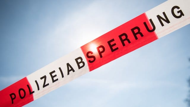 Absperrband der Polizei: Der Verdächtige soll am Montag einem Haftrichter vorgeführt werden. (Symbolfoto)