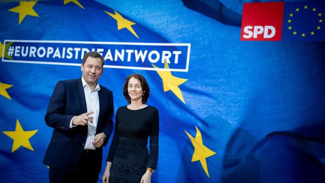 Katarina Barley, SPD-Spitzenkandidatin für die Europa-Wahl, und Lars Klingbeil, SPD-Generalsekretär, stellen das Wahlprogramm für die Europawahl vor.