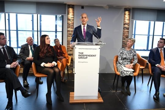 Chuka Umunna, Mitglied der Labour-Partei, kündigt bei einer Pressekonferenz seinen Austritt an.