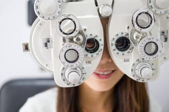 Patienten in Hagen mit Augenproblemen müssen an Wochenenden und Feiertagen nach Bochum fahren. Nur noch Notfälle werden in der Augenklinik in Hagen behandelt.