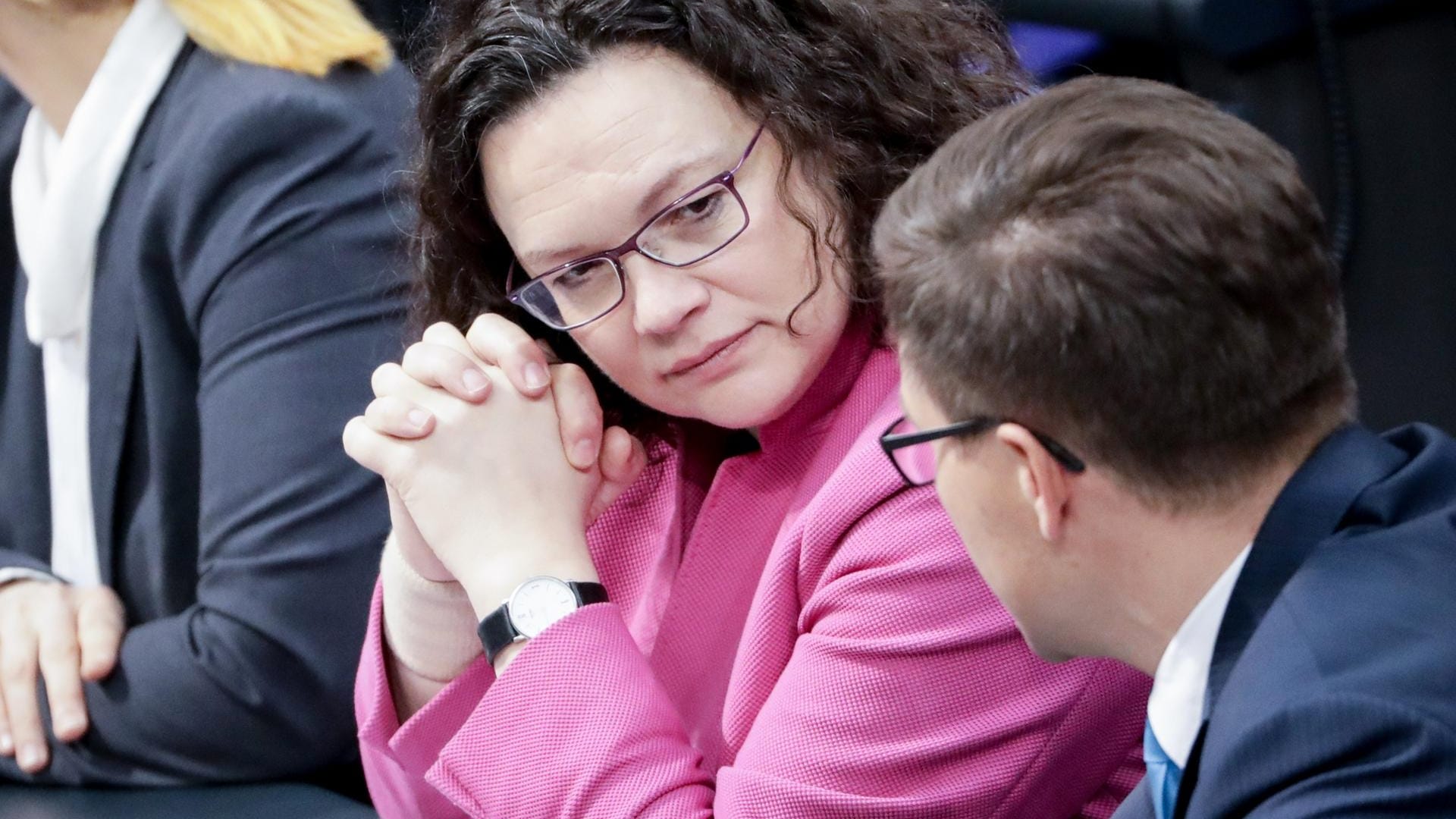 SPD-Chefin Andrea Nahles sitzt im Bundestag: Ihre Partei verliert bei jungen Leuten an Zuspruch.