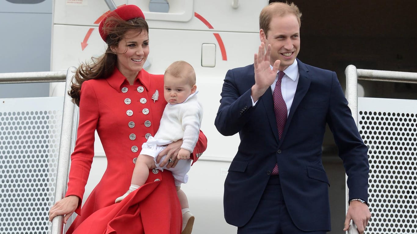 Nicht einmal ein Jahr war Prinz George alt, als er 2014 mit seinen Eltern auf die erste große Reise seines Lebens ging.