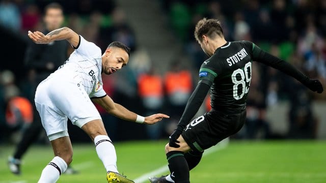 Bayer Leverkusen muss vorerst auf Karim Bellarabi (l) verzichten.