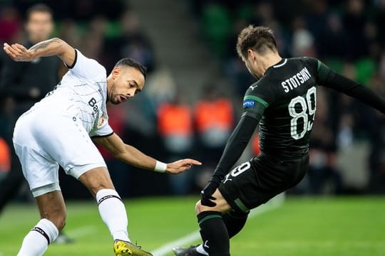 Bayer Leverkusen muss vorerst auf Karim Bellarabi (l) verzichten.