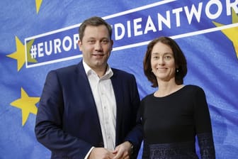 SPD-Spitzenkandidatin Katarina Barley mit Generalsekretär Lars Klingbeil: Die Partei hat ihren Entwurf für ein Wahlprogramm vorgestellt.