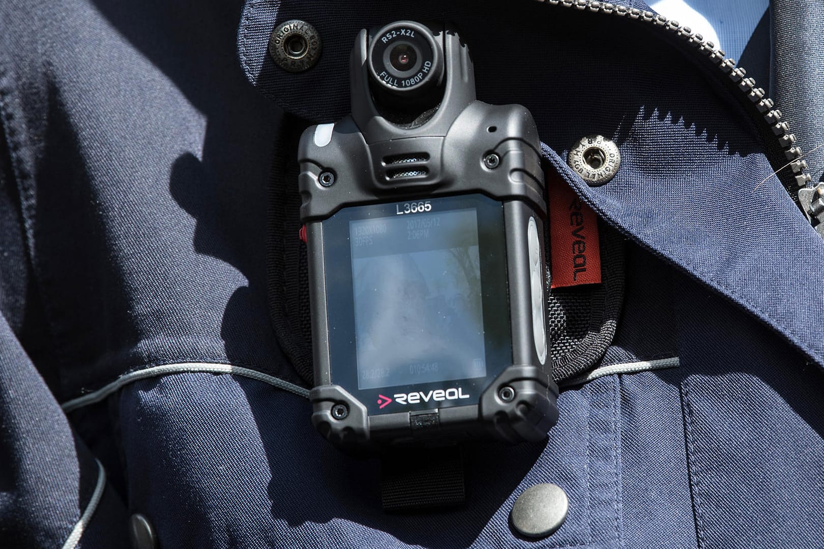Eine "Bodycam" bei der Polizei Düsseldorf: Auch die Bundespolizei darf nun Körperkameras tragen.
