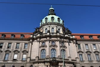 Das Potsdamer Rathaus (Archivbild): Die Entscheidung soll neue Schulden erlauben.