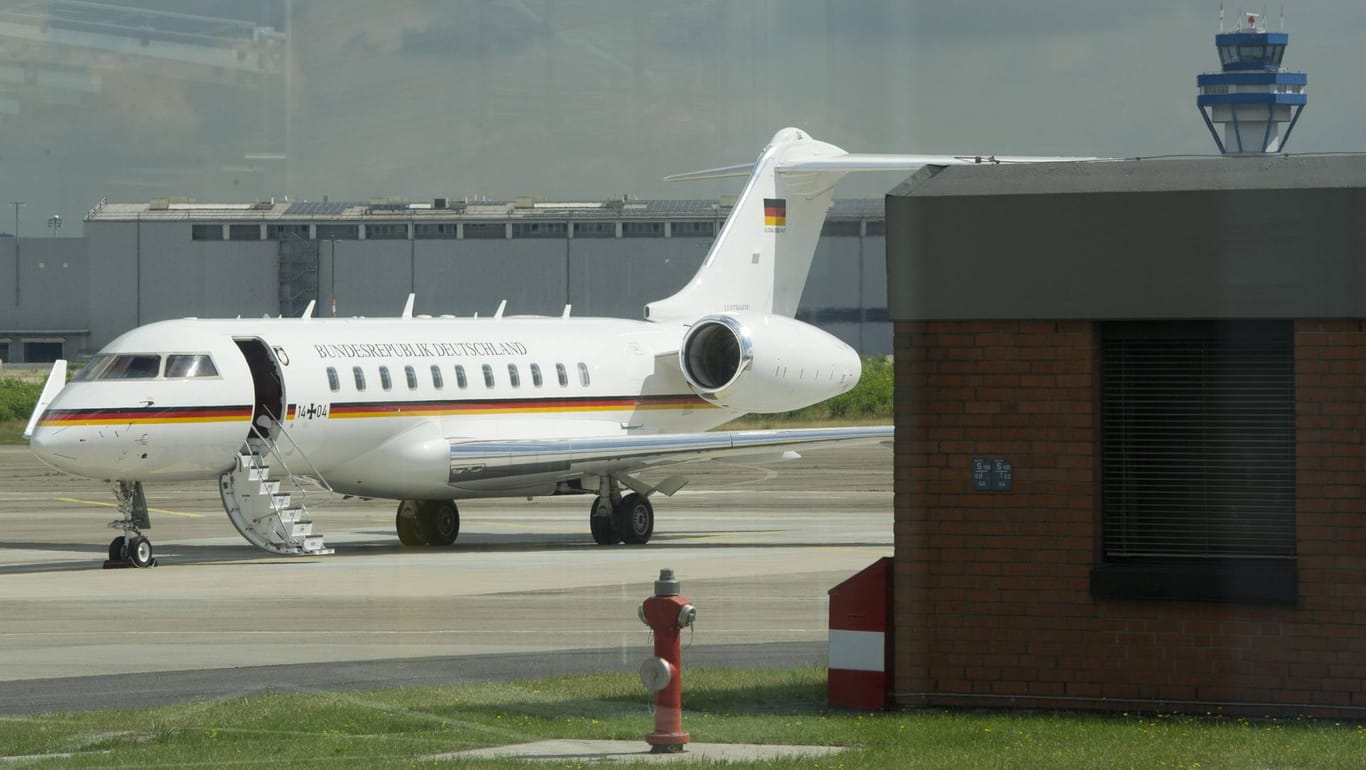 Maschine der Flugbereitschaft der Bundeswehr am Flughafen Köln-Bonn: Laut Grünen-Anfrage gab es allein im vergangenen Jahr 800 Leerflüge.