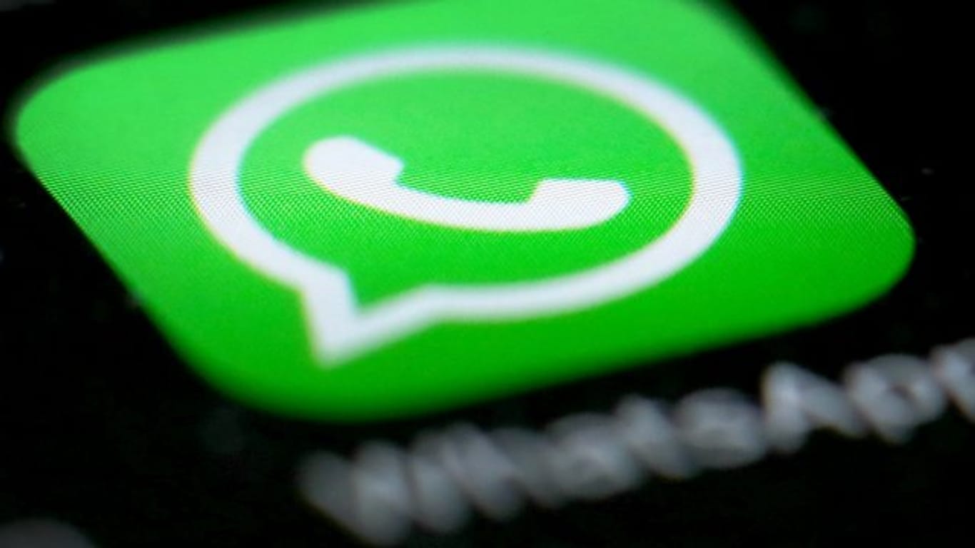 Im Namen von Whatsapp: Kriminelle versuchen mit Hilfe von Phishing-Mails an Zahlungsdaten und Mobilfunknummern von Handy-Nutzern zu kommen.