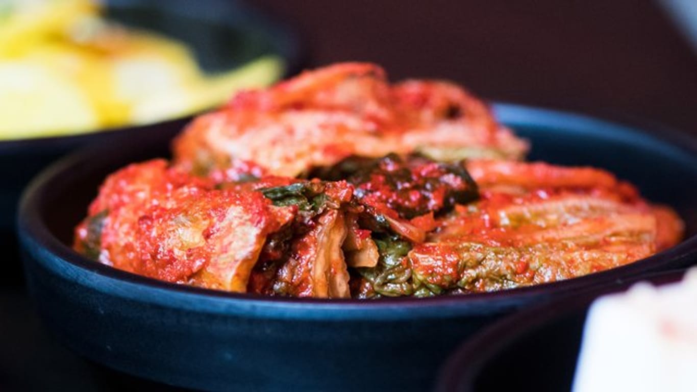 Milchsäurebakterien im Kimchi haben einen positiven Einfluss auf die Darmflora.