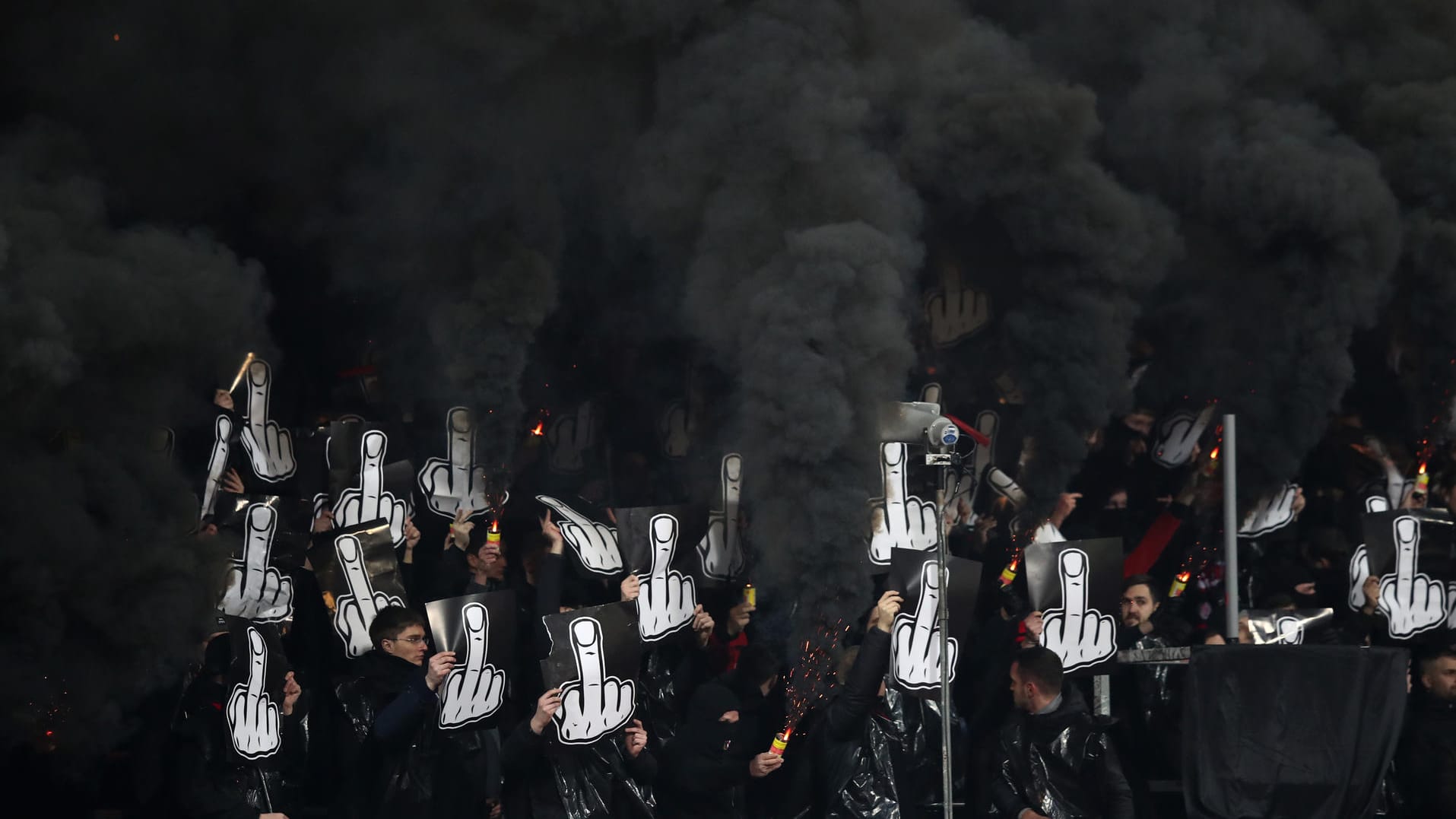Deutliches Signal: Plakate der Nürnberger Fans als Protest gegen die Montagsspiele.