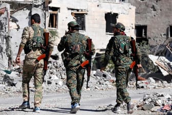 Kämpfer der Demokratischen Kräfte Syriens, einer der Gegenspieler der IS-Terroristen: Was tun mit den deutschen Terroristen?