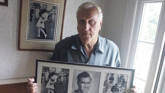 George Mendonsa ist im Alter von 95 Jahren gestorben. George Mendonsa ist im Alter von 95 Jahren gestorben.