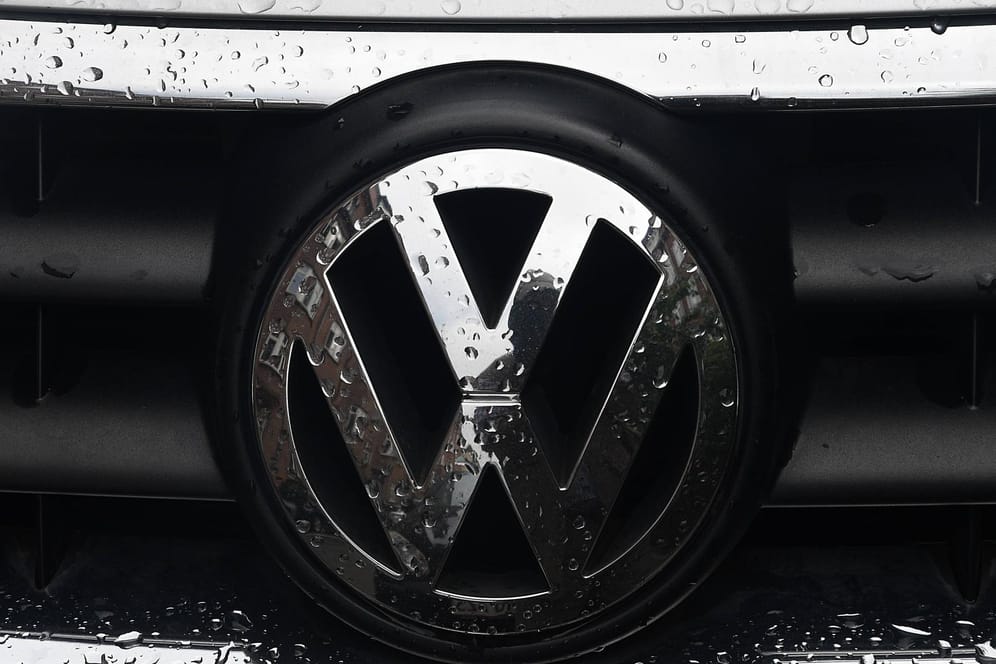 VW-Logo: Im Zuge des Abgasskandals wurde im Oberlandesgericht Braunschweig das erste Urteil gesprochen.