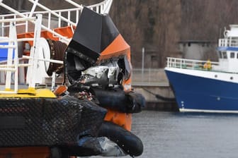 Der Offshore-Versorger "World Bora" liegt nach dem Unfall im Stadthafen von Sassnitz.