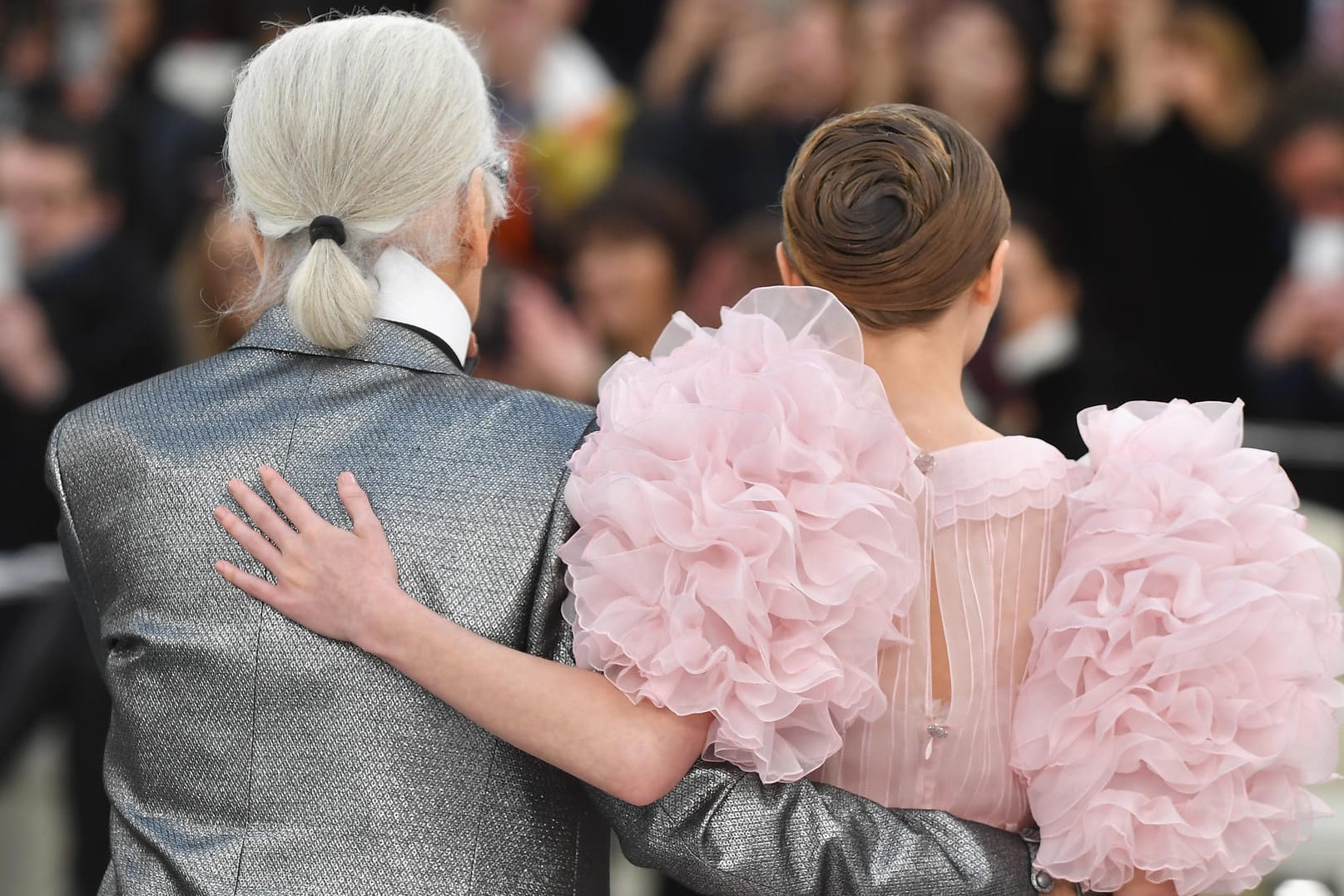 Großer Auftritt: Karl Lagerfeld mit Schauspielerin Lily-Rose Depp.