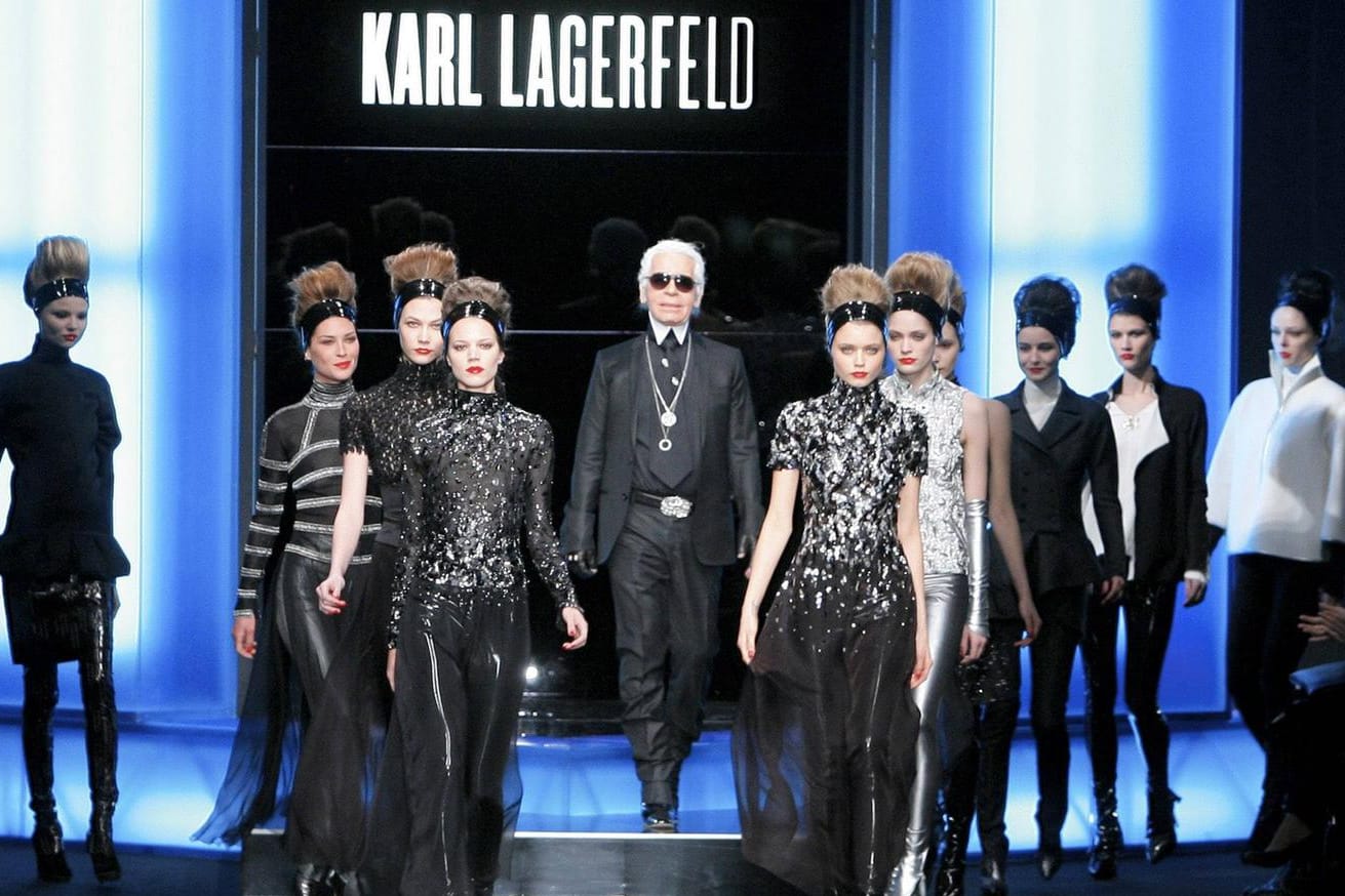 Karl Lagerfeld: Sein Team trauert um den Modezar.
