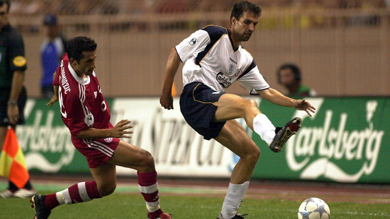 Bayerns Hasan Salihamidzic (l.) im Duell mit Liverpools Markus Babbel 2001: Den letzten Vergleich gewannen die "Reds".