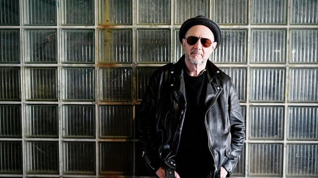 Der Sänger Stefan Waggershausen macht auch mit 70 weiter Musik.