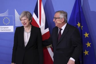 Jean-Claude Juncker empfängt Theresa May in Brüssel.