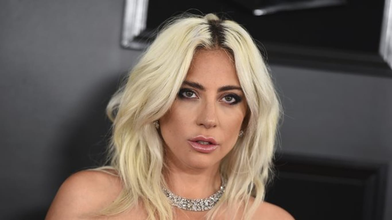 Bei den Grammys hat Lady Gaga nicht mehr ihren Verlobungsring getragen.