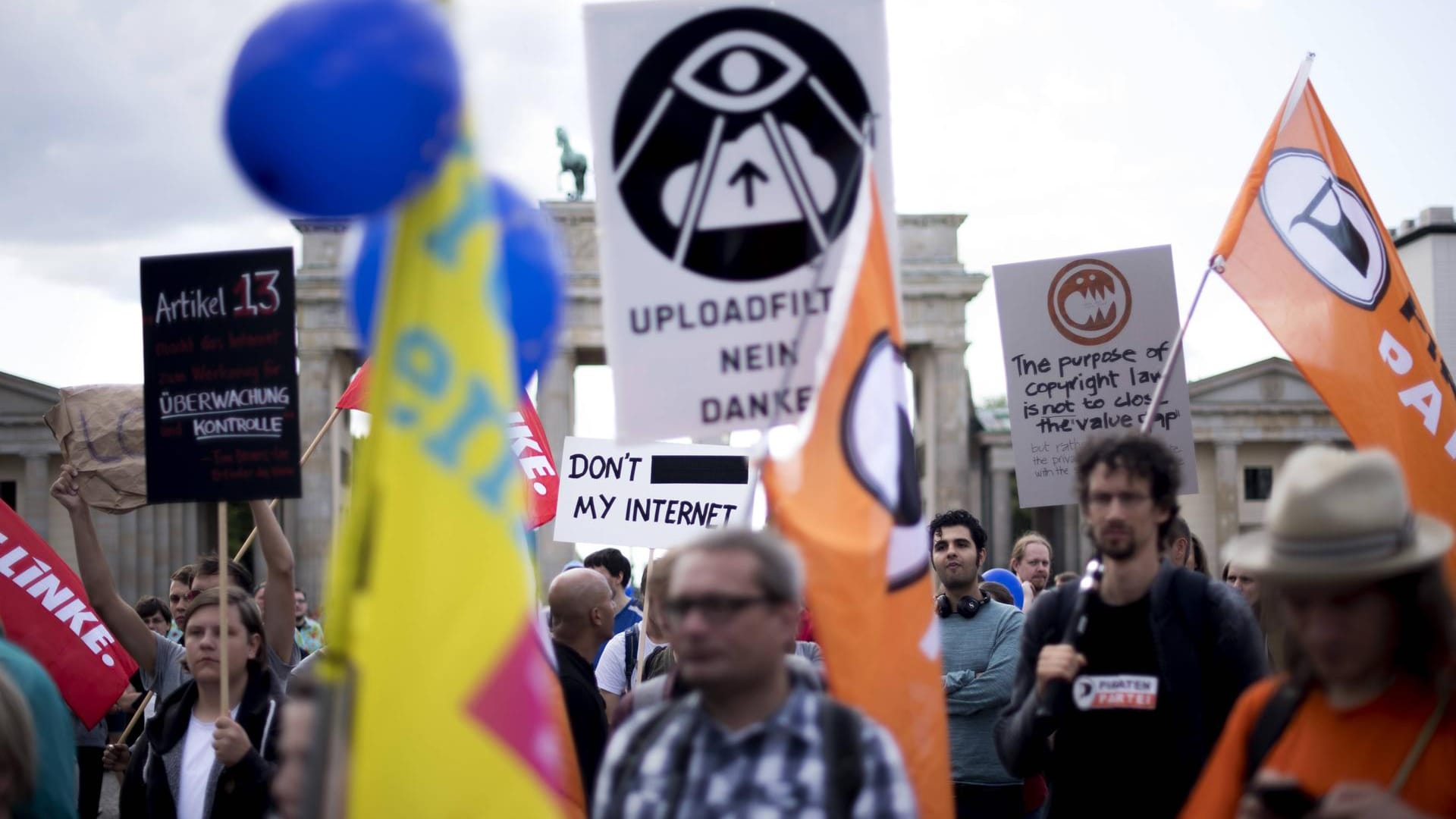 "Save the Internet"-Demonstration in Berlin: Am 23. März wollen Netzaktivisten in ganz Deutschland gegen Artikel 11 und 13 der EU-Urheberrechtsreform auf die Straße gehen.