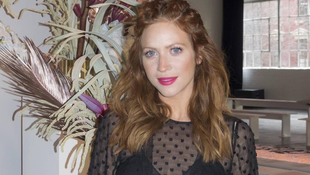 Brittany Snow: Die Schauspielerin schwebt auf Wolke Sieben.
