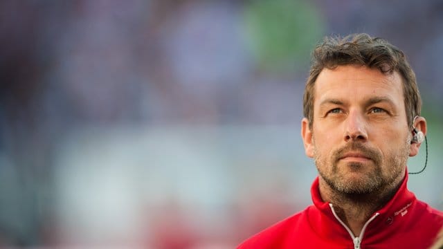 Steht weiter enorm unter Druck: Stuttgarts Trainer Markus Weinzierl. Steht weiter enorm unter Druck: Stuttgarts Trainer Markus Weinzierl.