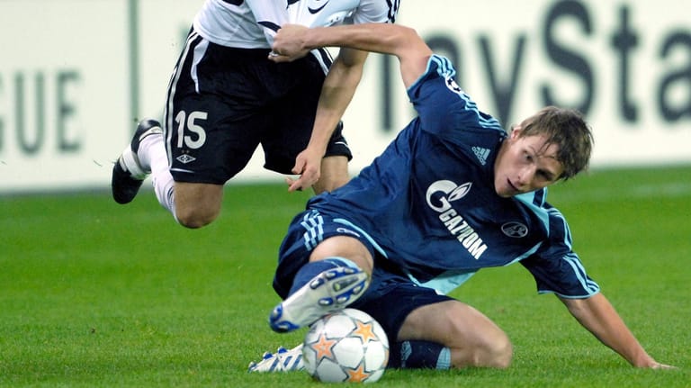 Debüt: Am 3. Oktober 2007 spielte Höwedes zum ersten Mal für die Schalker Profis – in der Champions League gegen Trondheim.