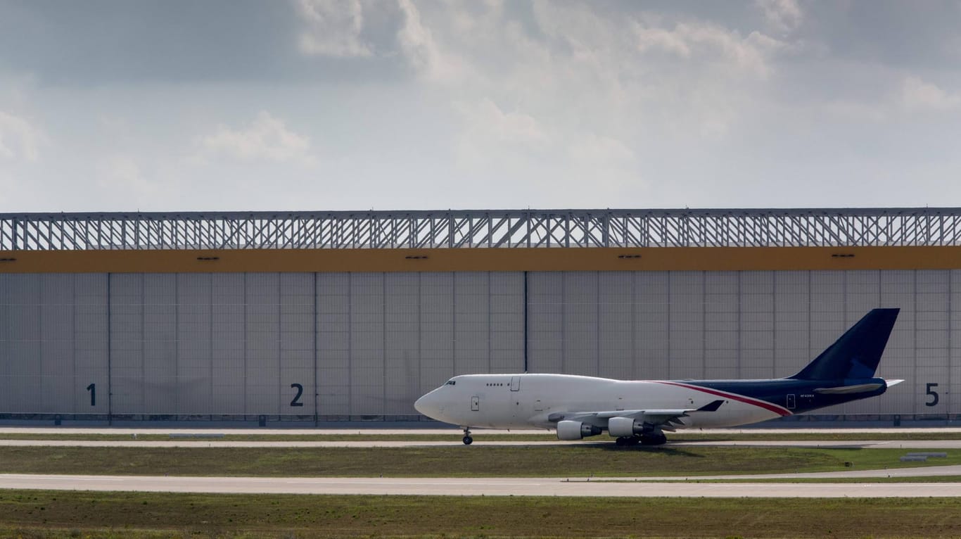 Eine Boeing 747 in Leipzig: Auf dem Flughafen musste eine amerikanische Militärmaschine notlanden.