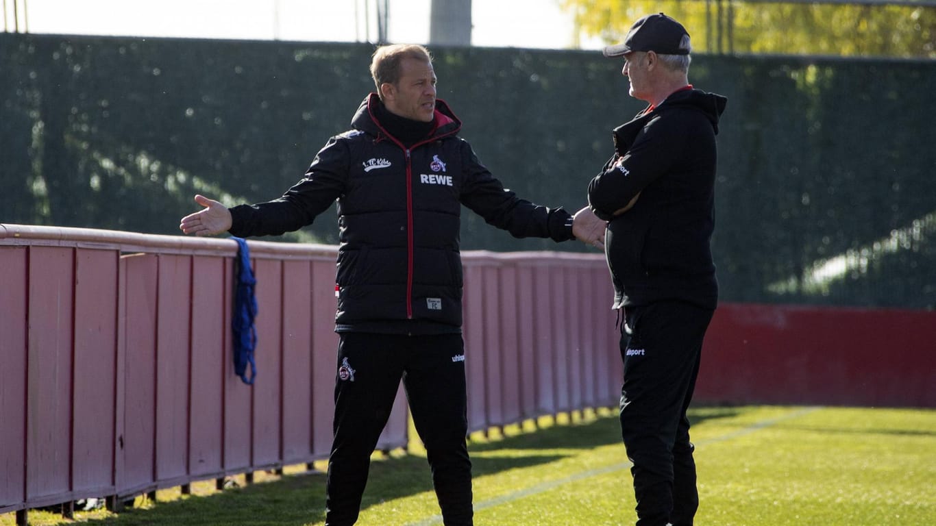 Unter Druck: Geschäftsführer Armin Veh (r.) nahm nach den zuletzt enttäuschenden Ergebnissen des FC seinen Trainer Markus Anfang öffentlich in die Pflicht.
